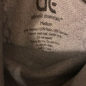 athletic essentials Tops - Athletic essentials, stretchy. Finger loops. athletic essentials Tops - Athletic essentials, stretchy. Finger loops.